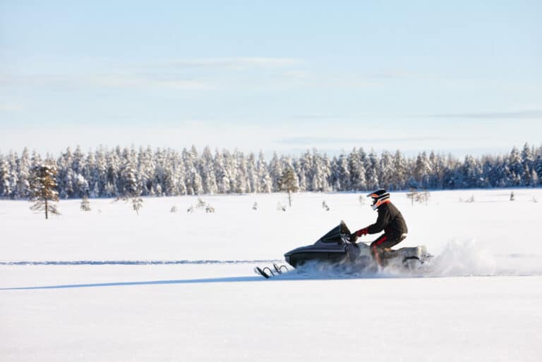 Sortie motoneige et pêche sur glace