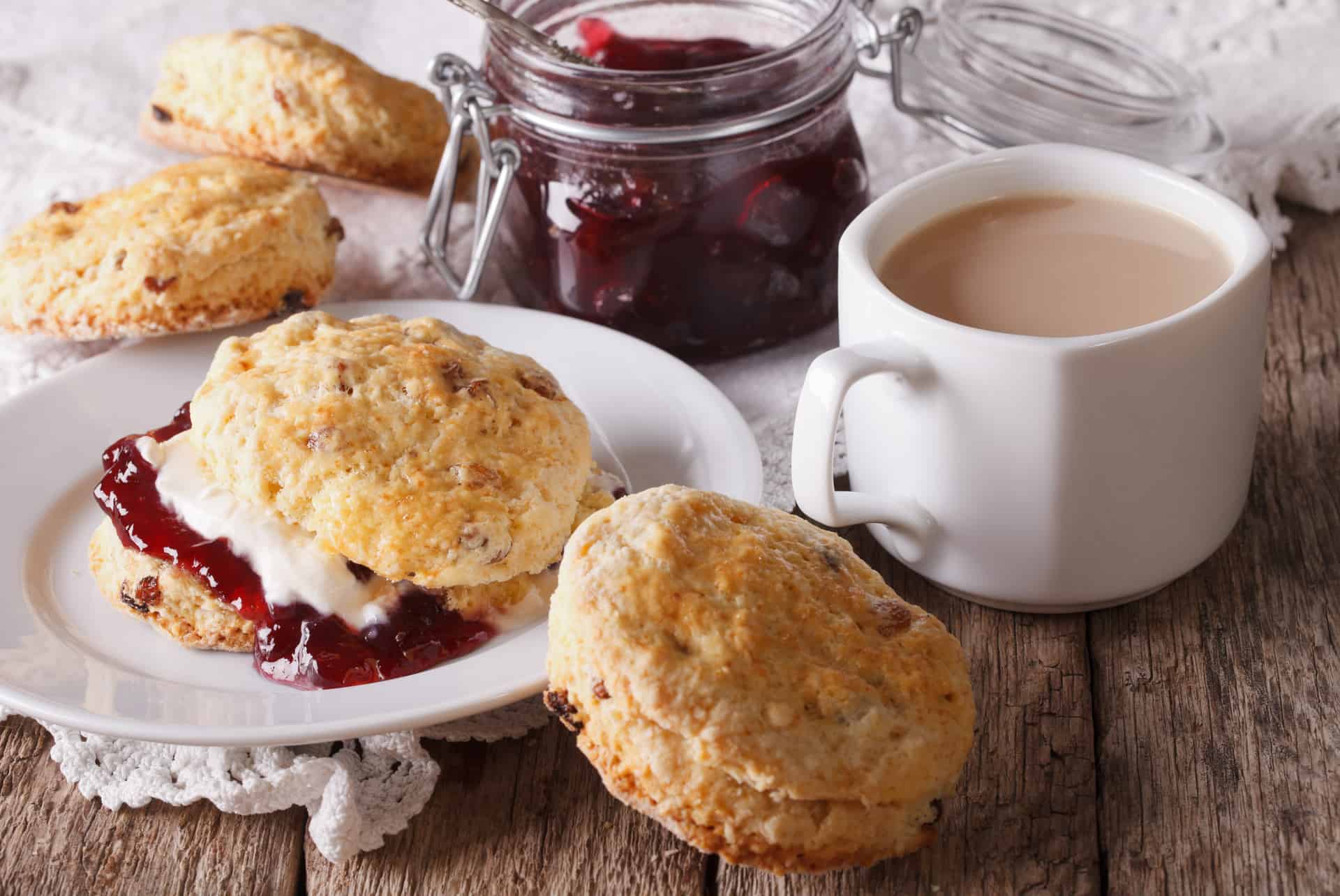 croisiere sur la tamise afternoon tea scones anglais