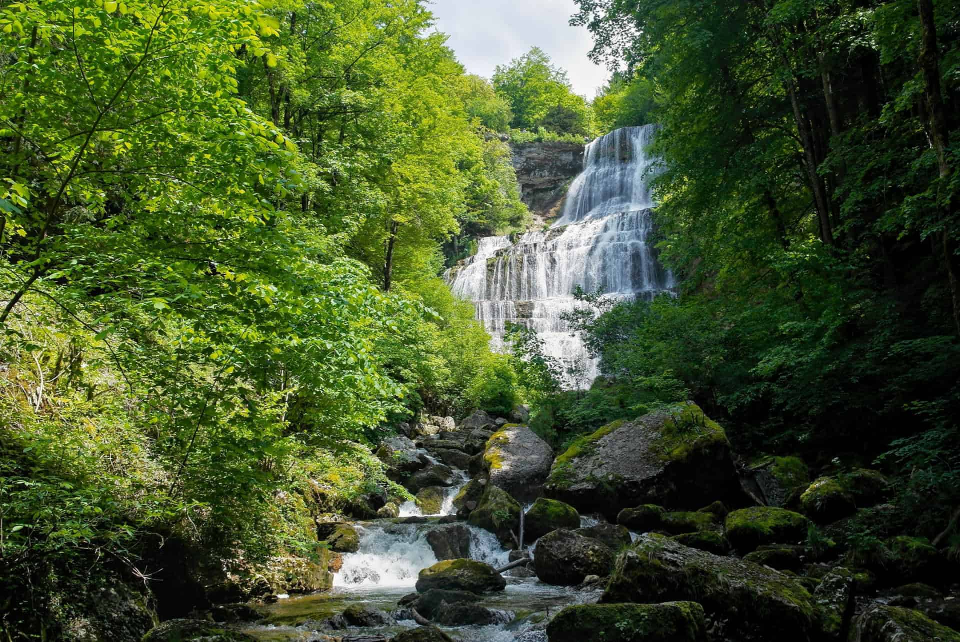 cascades du herisson visiter le jura