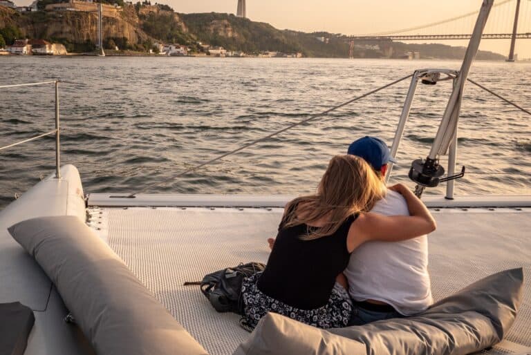 Croisière en catamaran au coucher de soleil