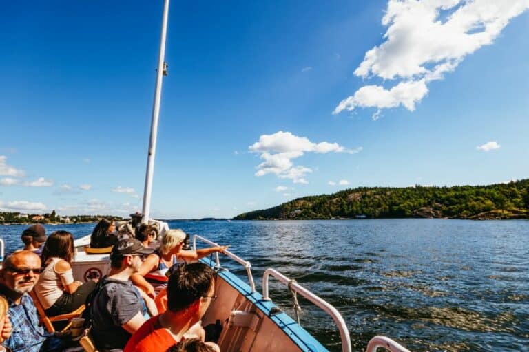 Croisière touristique dans l'archipel de la ville avec guide