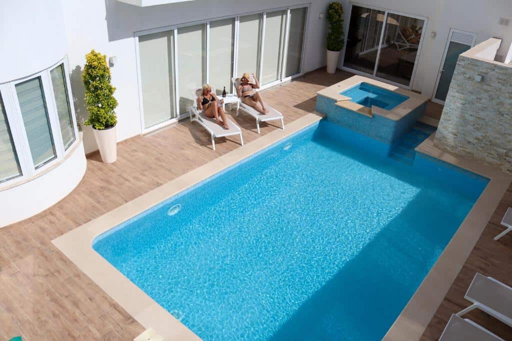 100 boutique living piscine