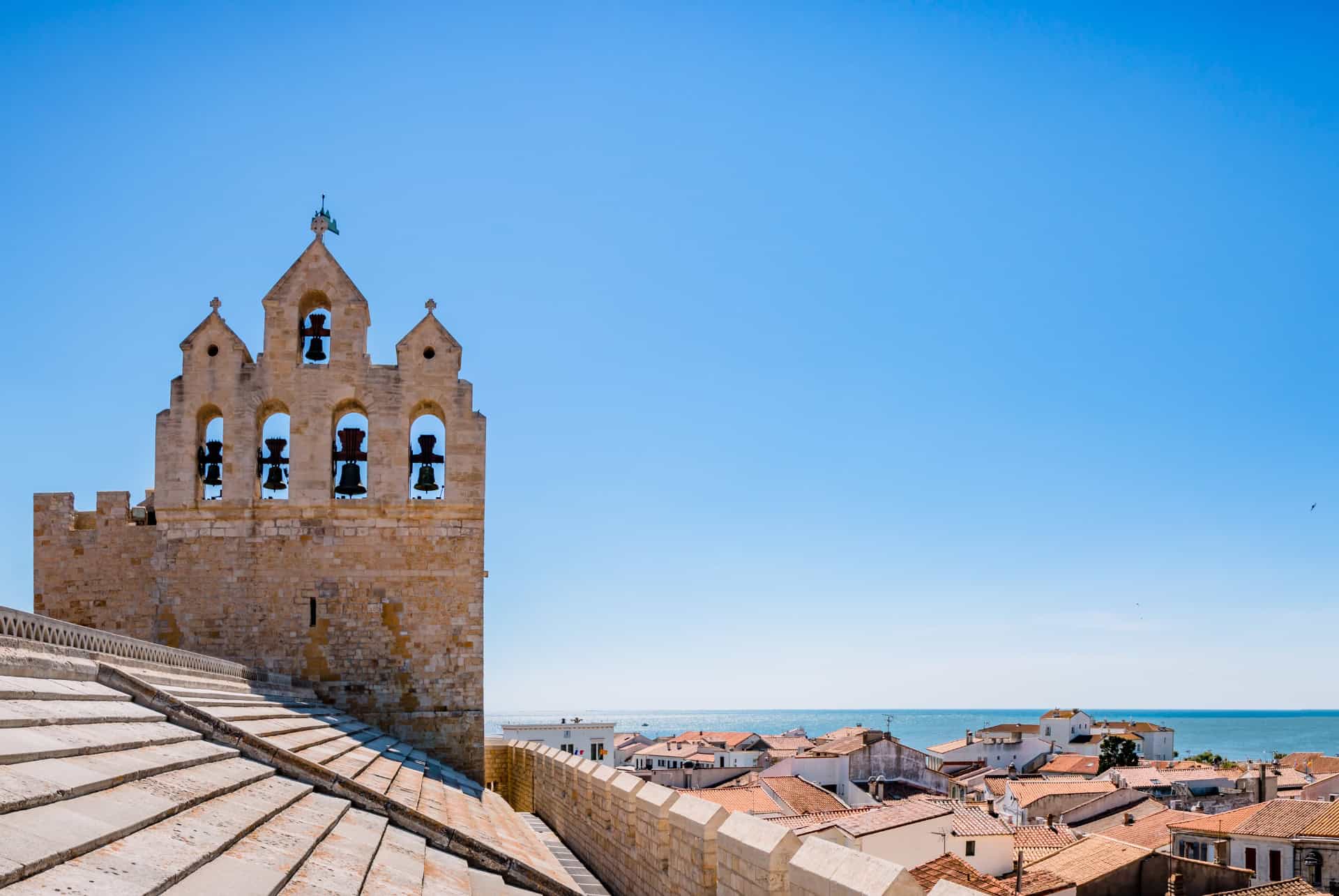 Saintes-Maries-de-la-Mer eglise fortifiee