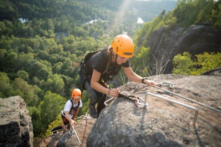 Via ferrata et méga tyroliennes