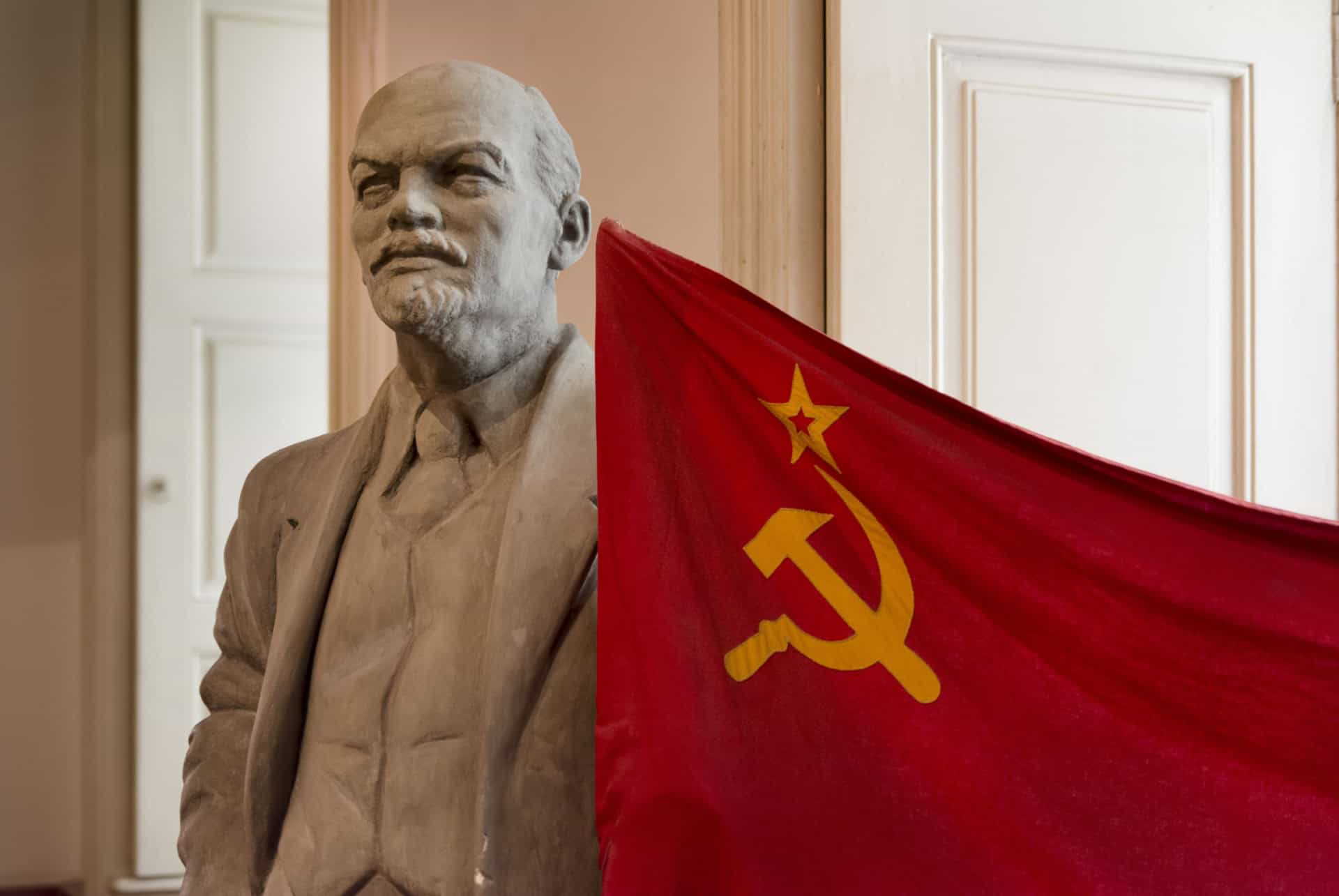 statue lenine dans le musee du communisme