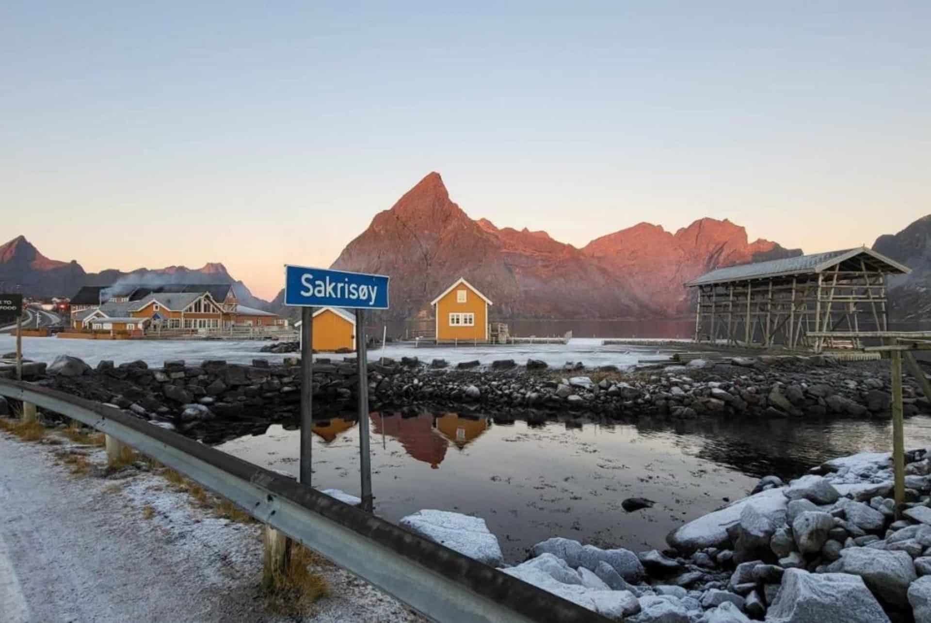 cabine olstind iles lofoten