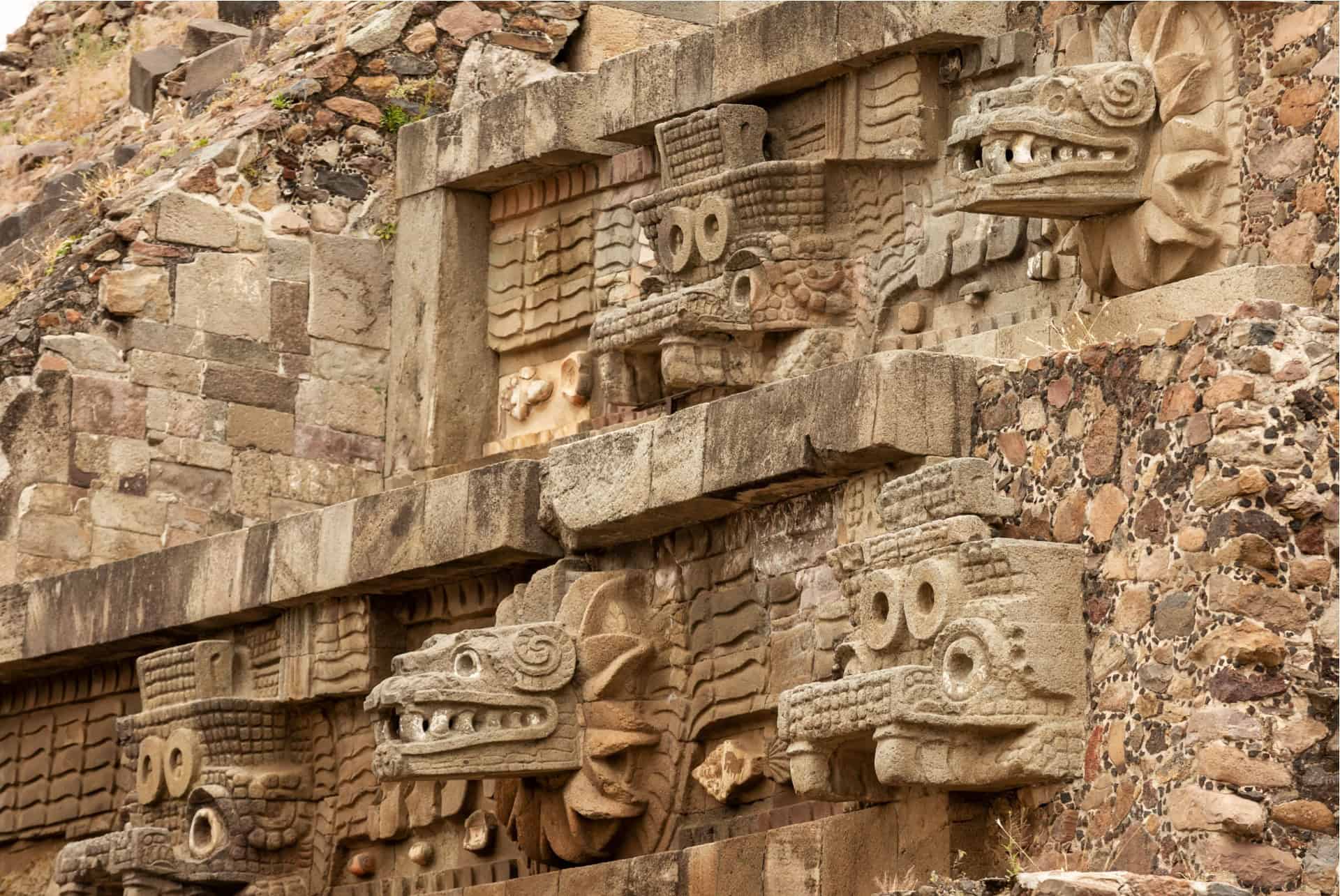 Pyramide du Serpent à Plumes teotihuacan