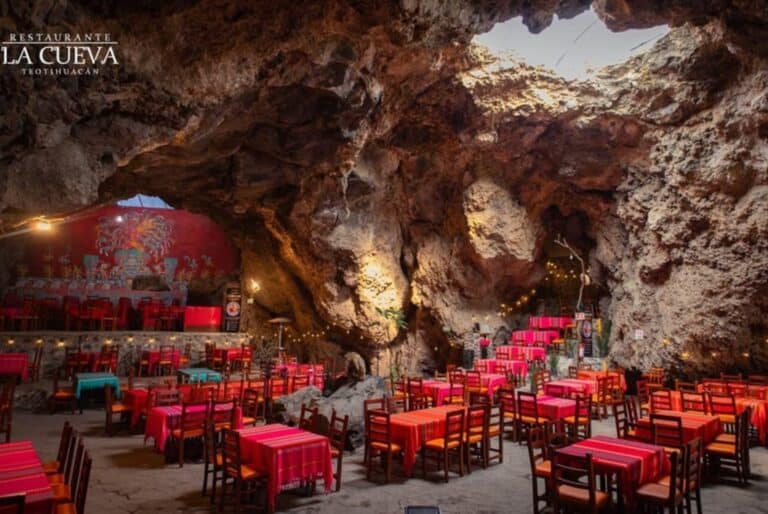 Vol en montgolfière à Teotihuacan avec petit-déjeuner dans une grotte